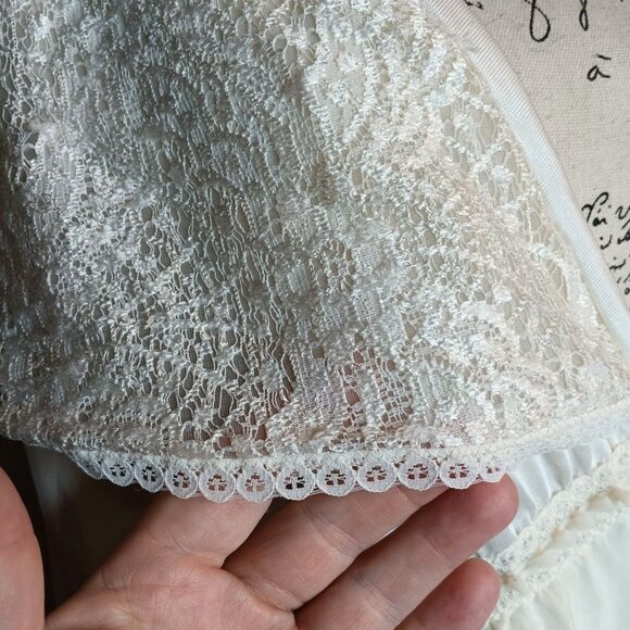 Vintage White Short Nightgown, Button Front Medium Lace Shoulder 'Cape' Romantic - Picture 2 of 7